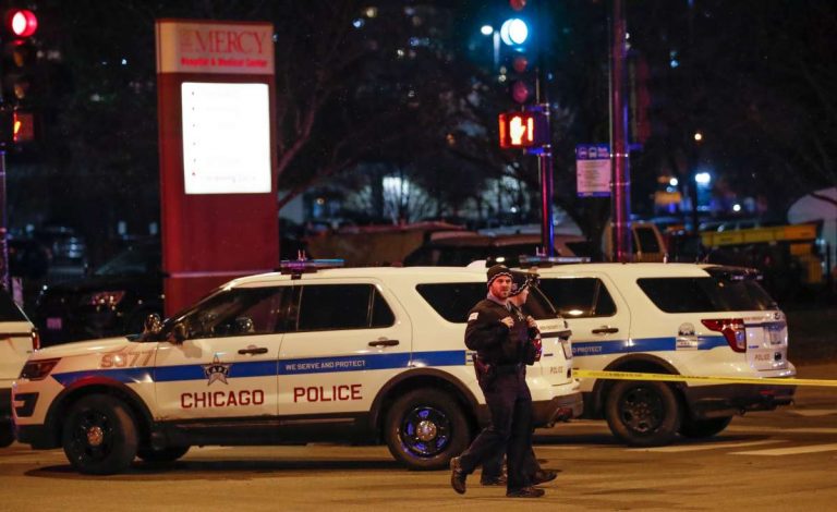Tiroteo en Halloween deja al menos a 2 muertos y 12 heridos en Illinois Tiroteo en Halloween deja al menos a 2 muertos y 12 heridos en Illinois